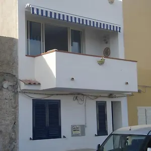 Casa vacanze Bivani Sul Porto Vecchio, Lampedusa